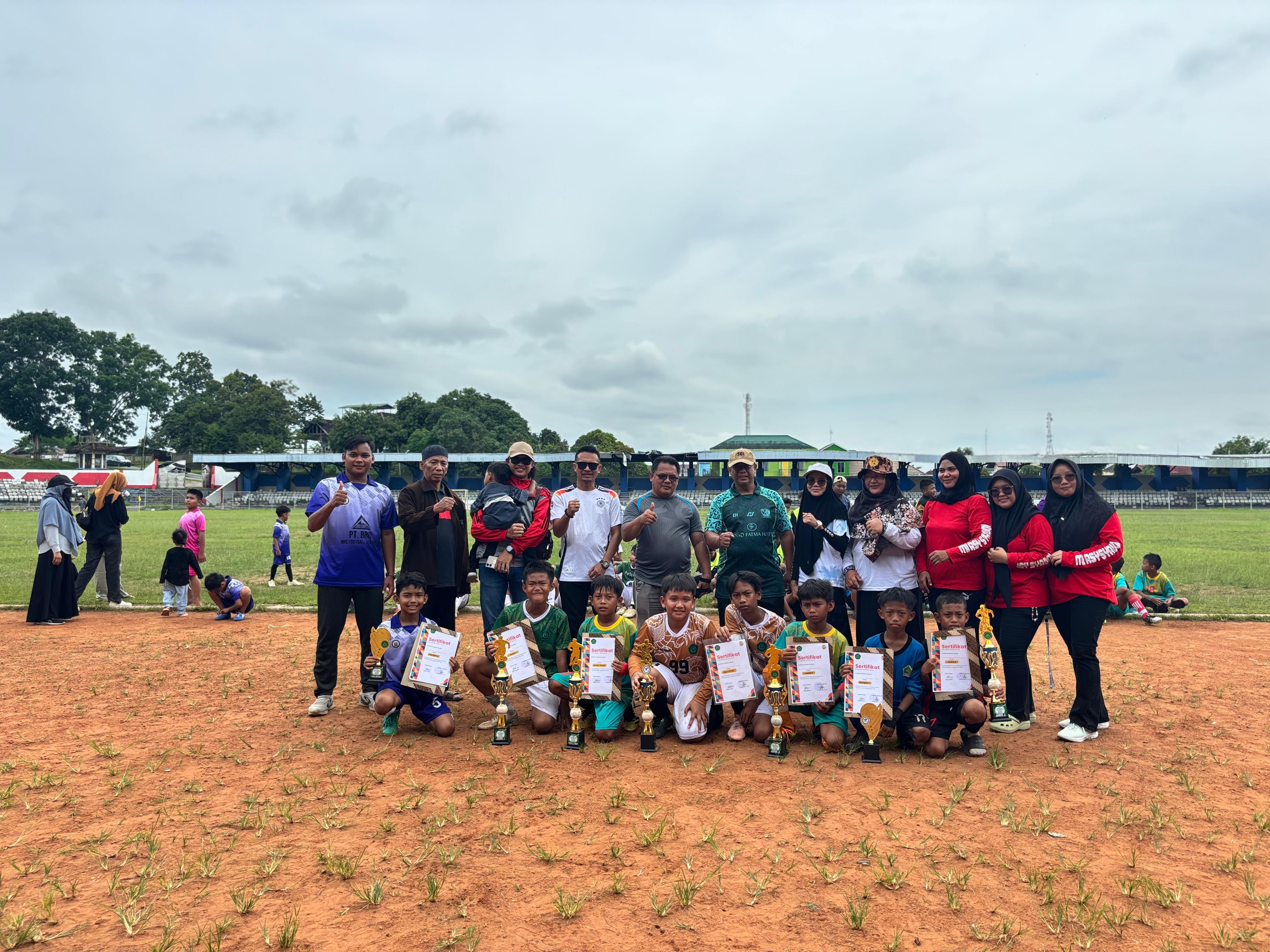 Kemenangan Bukan Hanya di Lapangan, Tapi di Dalam Diri Kita! Semangat Terus, Tim Mini Soccer MI Asy-Syauqi!