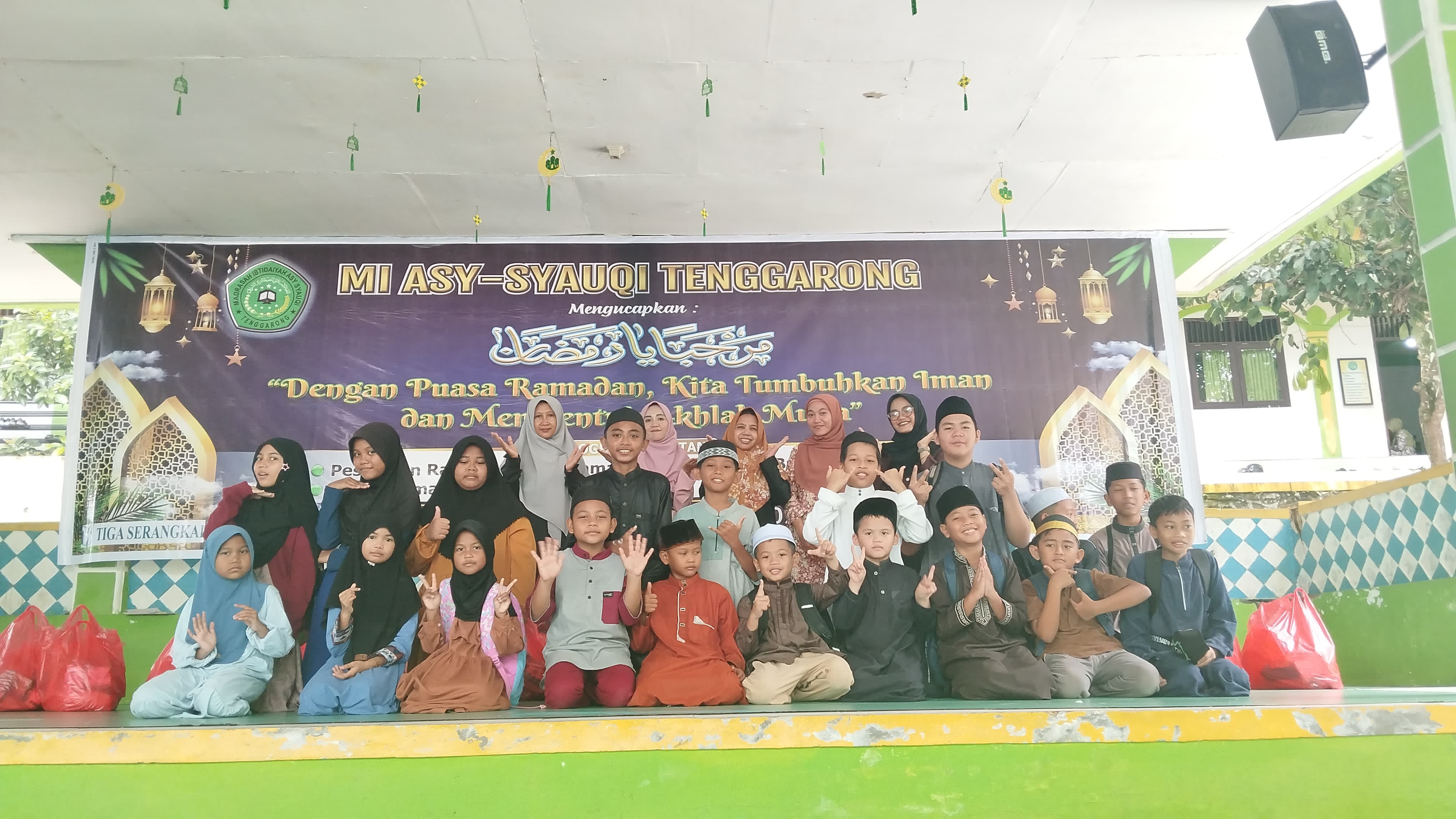Siswa MI Asy-Syauqi Berbagi Kebahagiaan di Bulan Ramadan 1447 H / 2026